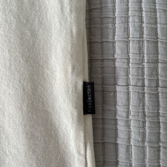 R Collection T Shirt with Blue Dolphin Print with ‘Family is the Best’ Sz XL - Picture 4 of 6